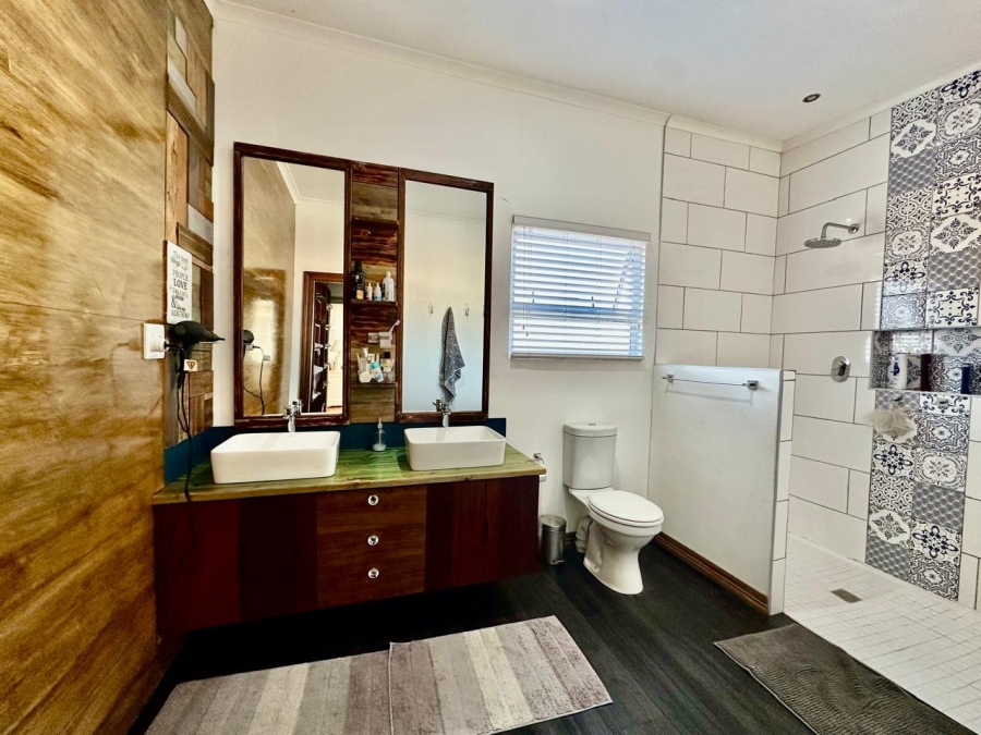 5 Bedroom Property for Sale in Rouxville Western Cape